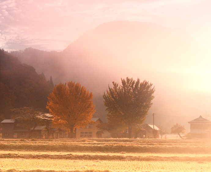 福島県昭和村の朝の風景