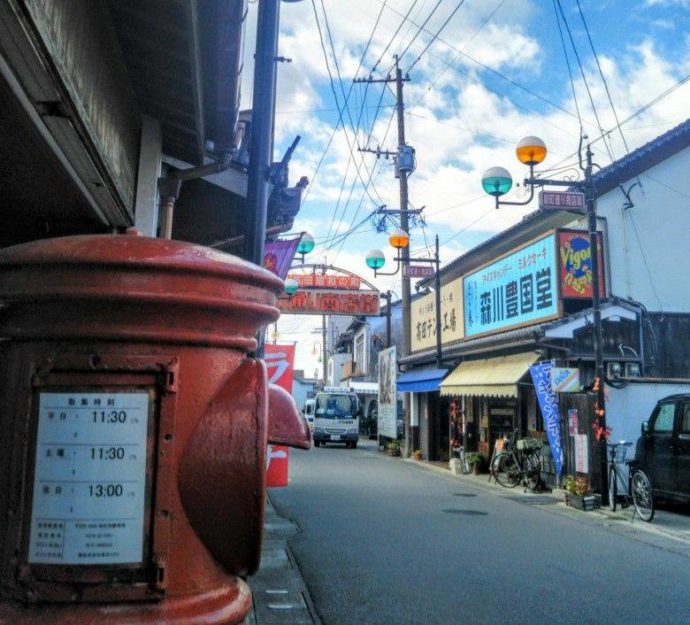 レトロな雰囲気を残す商店街