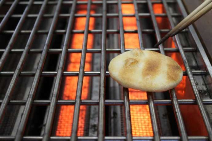 きれいに焼き色のついたせんべいの写真