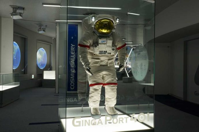 そらんぽ四日市のコズミックギャラリーに展示されている宇宙服