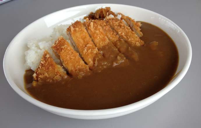 新潟県魚沼市の「小出スキー場」でいただけるカツカレー