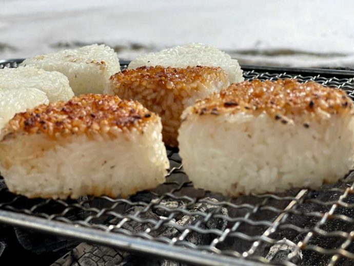 「星の降る森」でいただける炭火焼きの焼きおにぎり