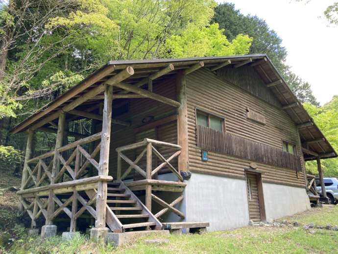 静岡県富士市にある「須津山休養林キャンプ場」のトイレ