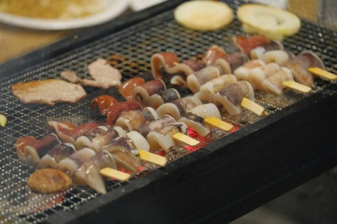 大洗サンビーチキャンプ場でのシーフードBBQの様子