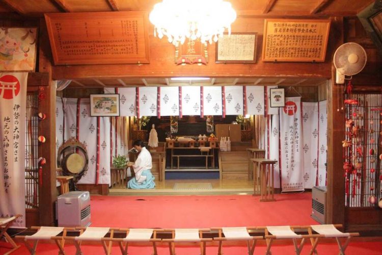 栃木県佐野市にある「賀茂別雷神社」の祈祷の様子