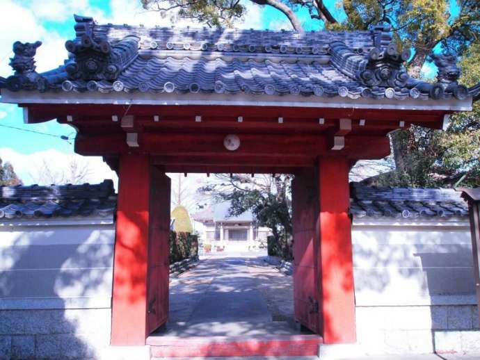 寶雲山泰岳寺の山門