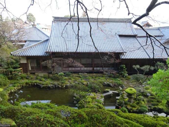 「當麻寺西南院」の書院裏外観と庭園