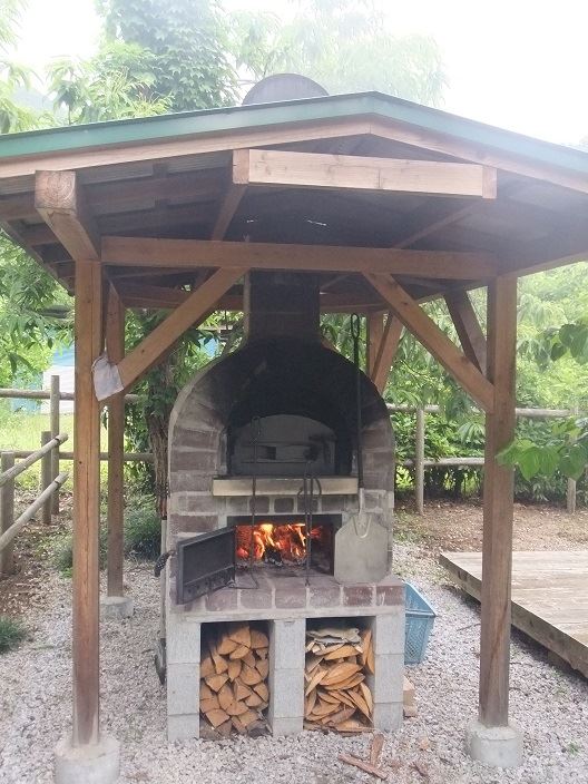 埼玉県飯能市のたいら栗園の石窯ピザ焼き体験