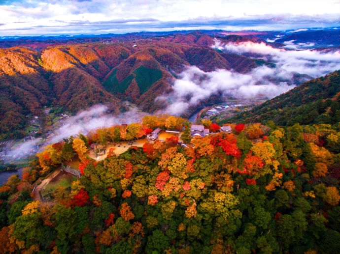 上空から撮影した、備中松山城