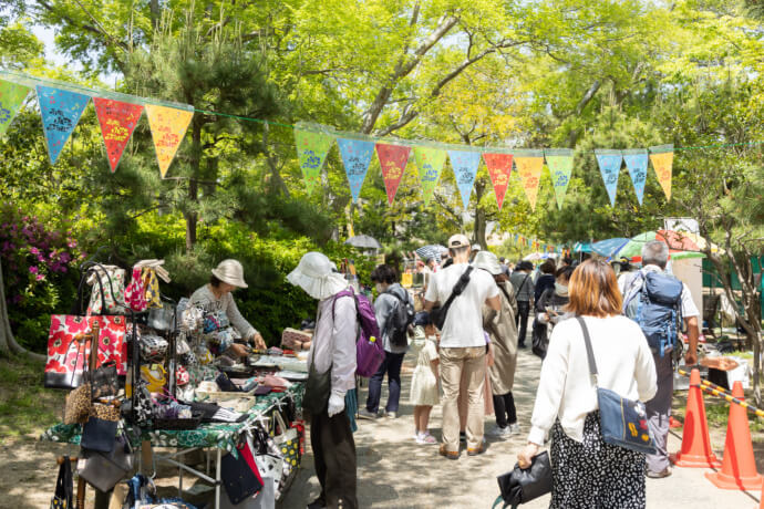 大阪府高槻市で開催されるフリーマーケットの様子