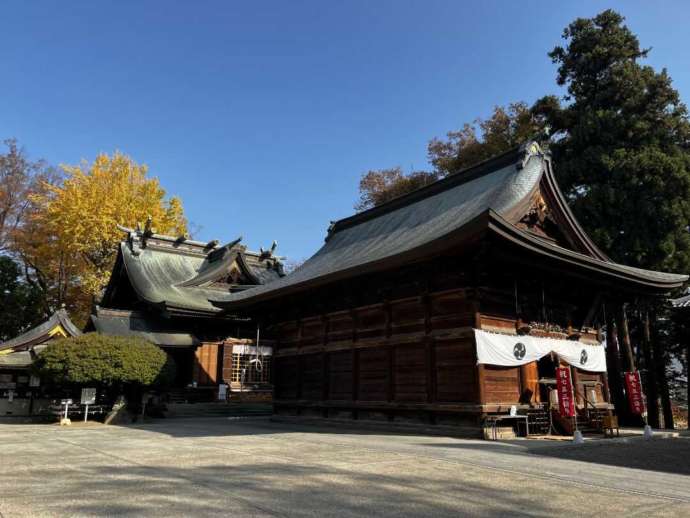 武水別神社の境内にある、本殿と拝殿