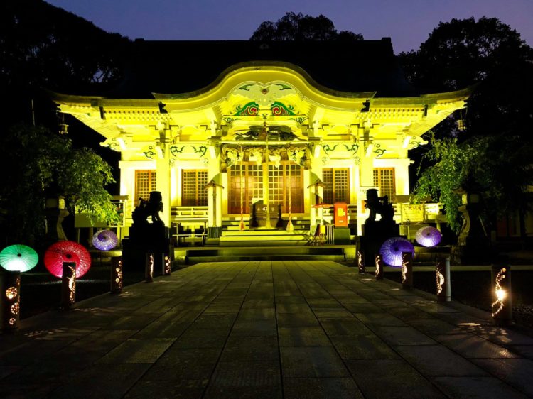 ライトアップされた武雄神社