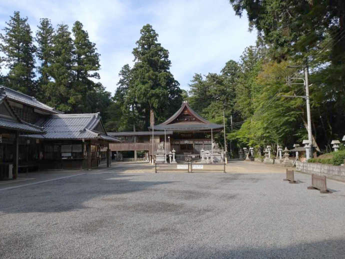 田村神社の拝殿と授与所