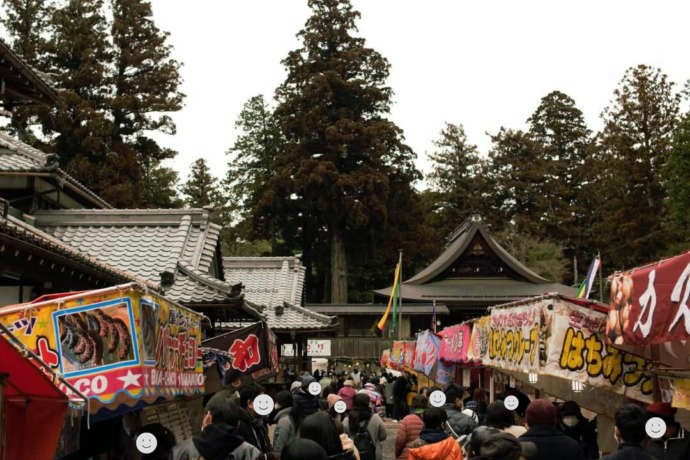 厄除大祭で賑わう境内