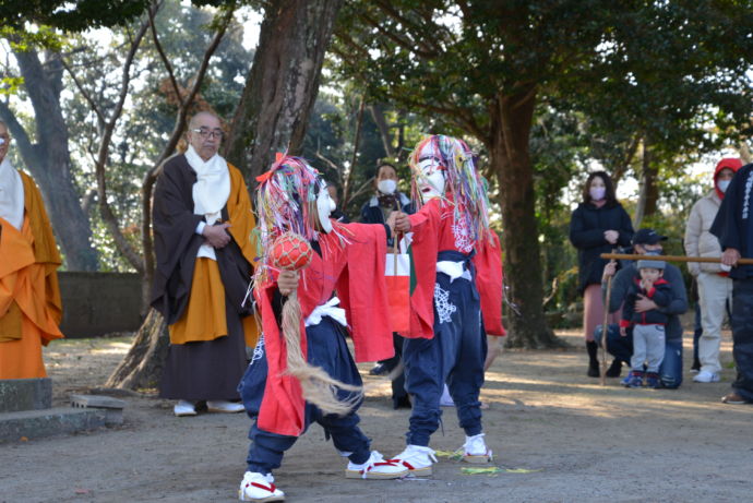 神事に行われる県重要無形民俗文化財指定の童子舞