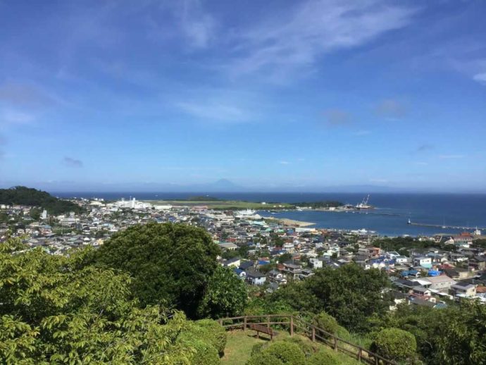 千葉県館山市にある城山公園の山頂広場からの眺め