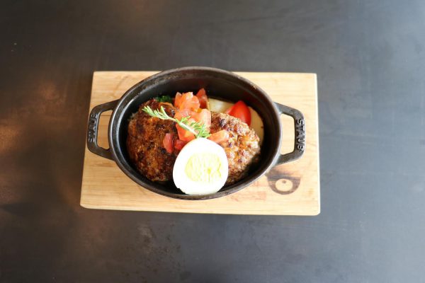 カップルにおすすめのランチ「ハンバーグ」