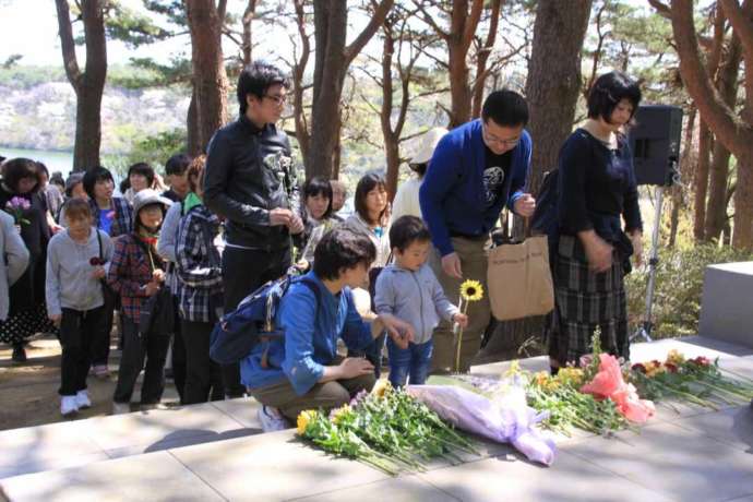 5月4日の修司忌を目指して訪れる多くの来館者