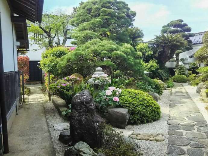 「手錢美術館」に隣接する「手錢家の庭園」の様子