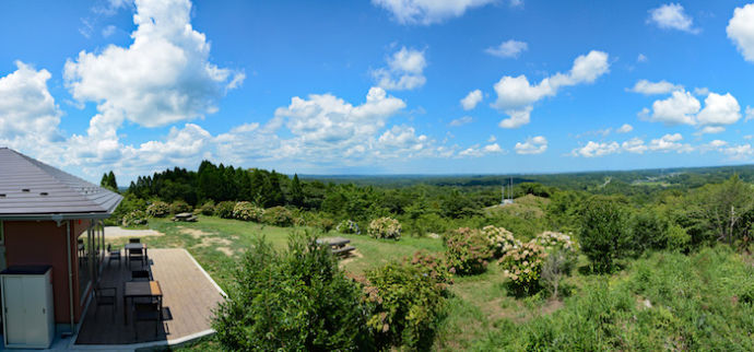 野見金公園にある「野見金山展望カフェ ミハラシテラス」からの景色