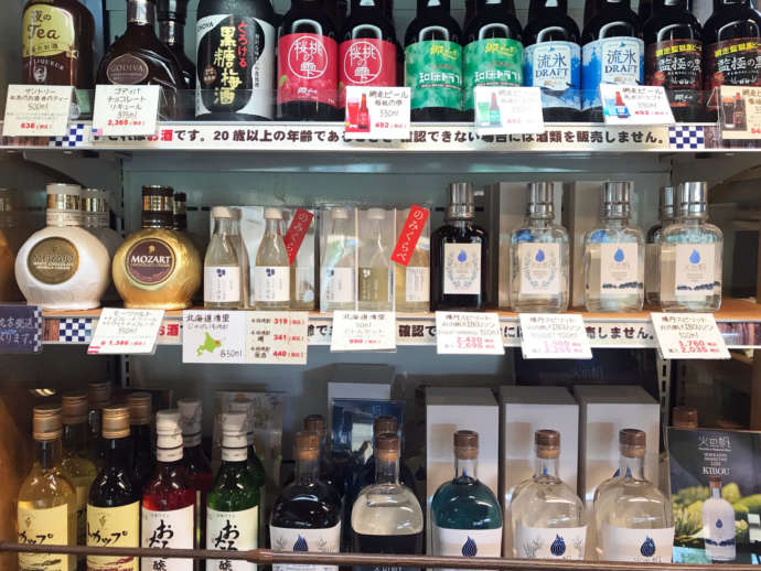 雑貨屋Etableに並ぶ酒類