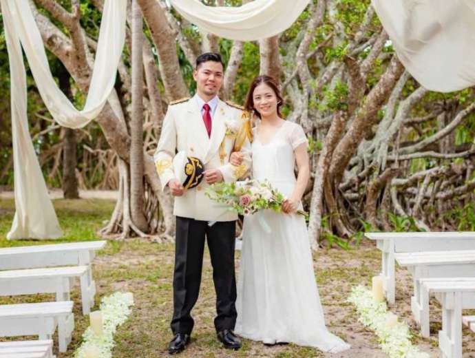 結婚式の前撮りをイメージし、撮影した新郎新婦