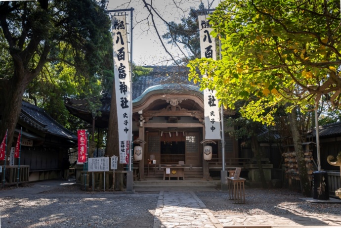 愛知県蒲郡市の竹島に鎮座する「八百富（やおとみ）神社」の拝殿