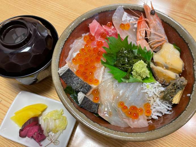 鳥羽マルシェで食べられる海鮮丼