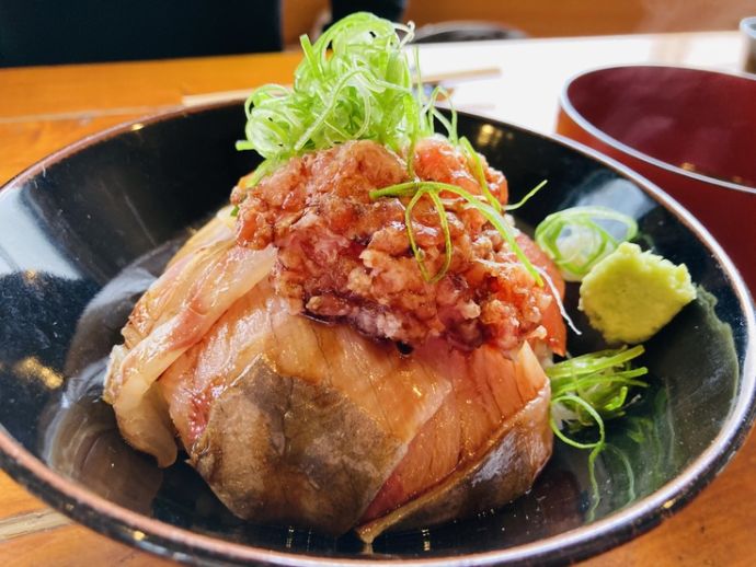 「漁師めし みなと食堂」の海鮮丼