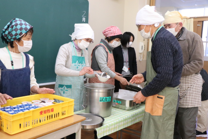 「とうごう学び舎」の給食試食会