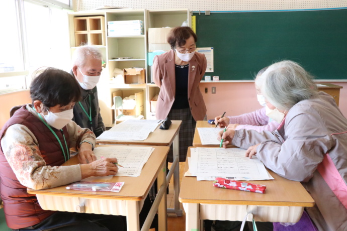 「とうごう学び舎」における国語の授業風景