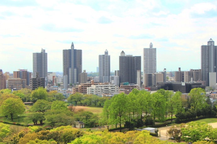 所沢市のマンションと緑