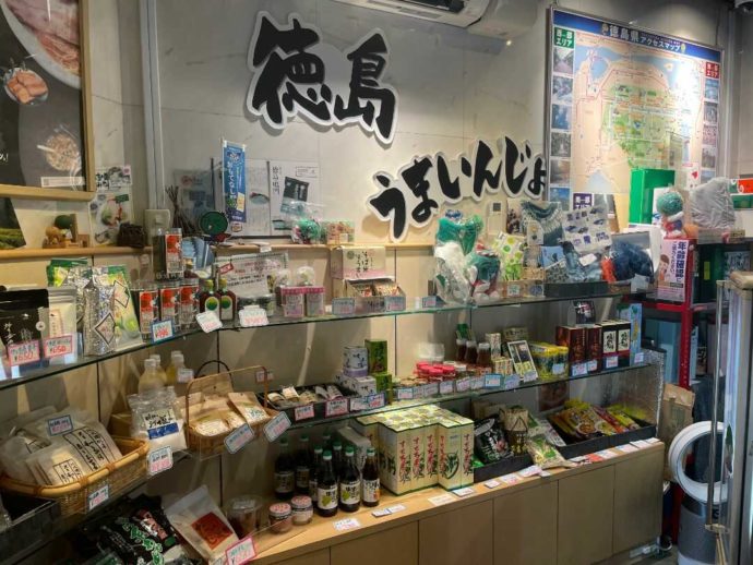 とくしま県の店の商品棚