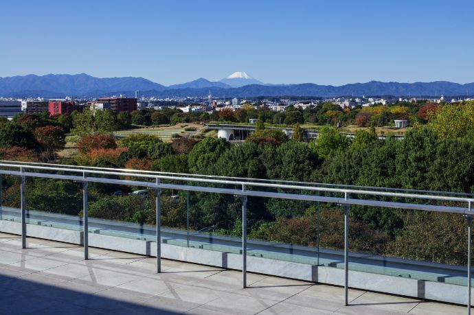 「GREEN SPRINGS」の屋上にあるスカイデッキから見える景色