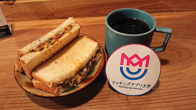 カフェつむぐりのホットサンドとコーヒー