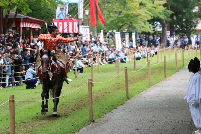 遠野南部流鏑馬（やぶさめ）の様子