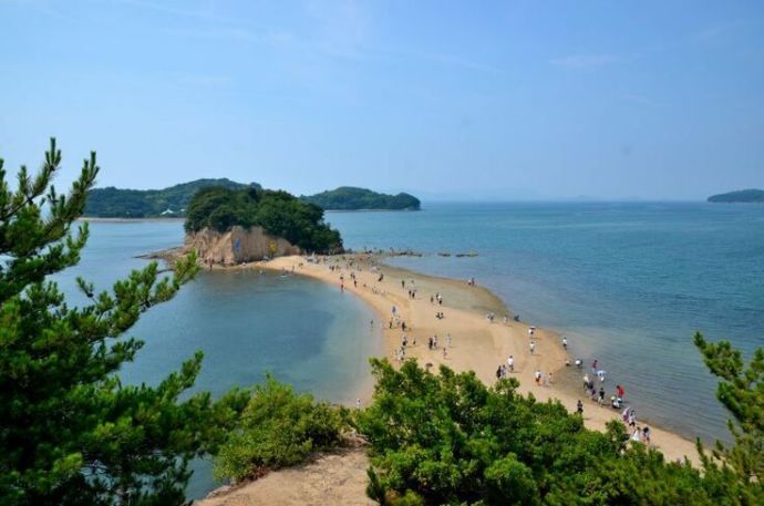 土庄町の「エンジェルロード」昼間の景色