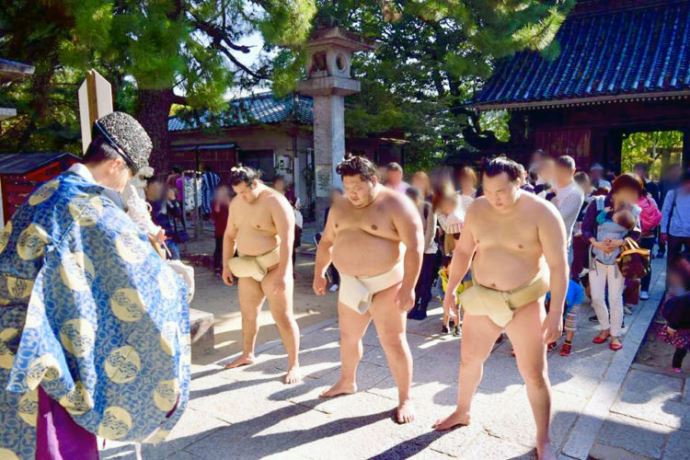 鳥飼八幡宮と力士