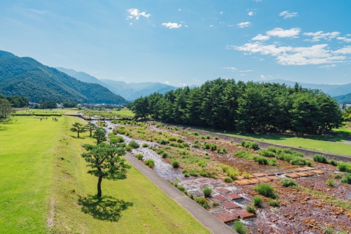 長野県須坂市の「百々川緑地公園」（春）