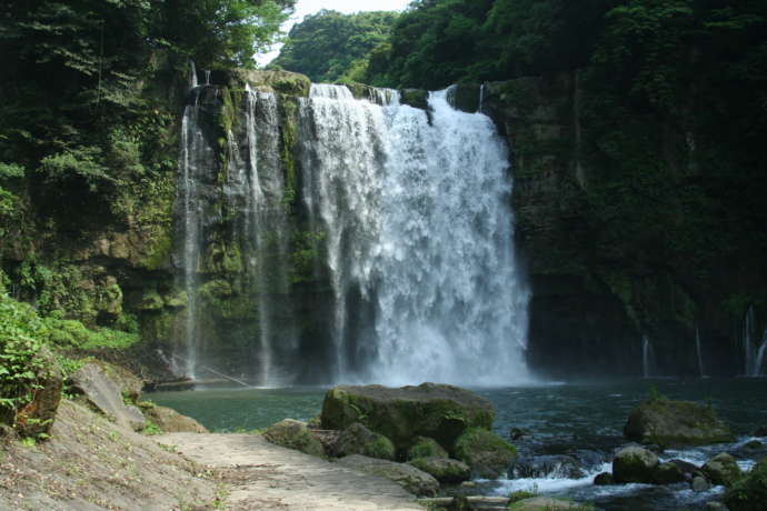 神川大滝の美しい光景