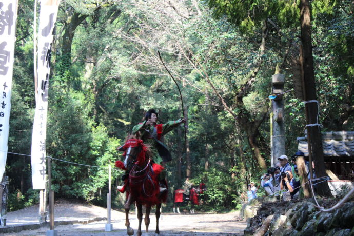 野根八幡宮祭の流鏑馬の様子