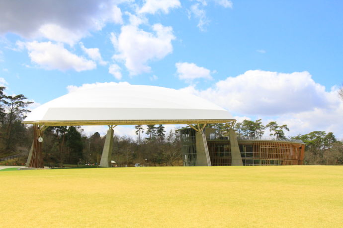 豊田市にある鞍ケ池公園の芝生広場