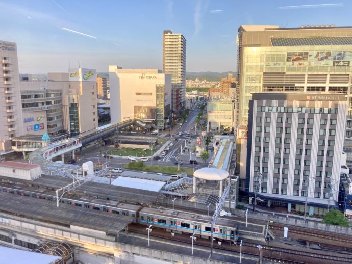 豊田市のまちなかの風景：駅舎やロータリー