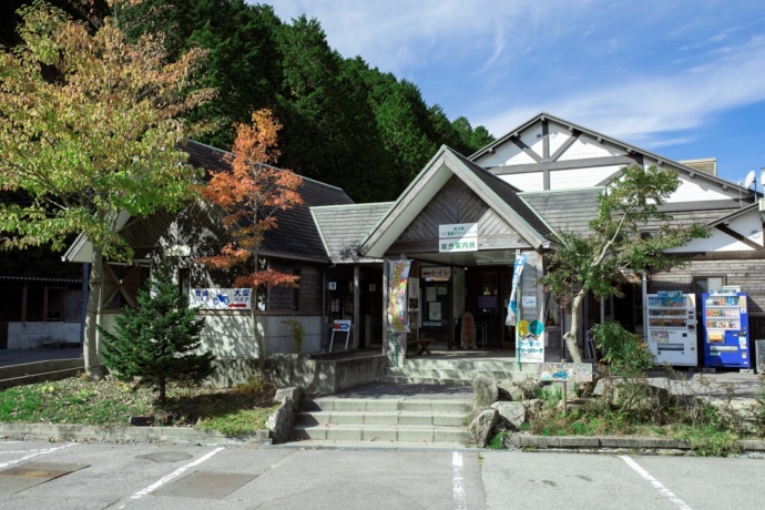 「道の駅 つぐ高原グリーンパーク」の正面外観