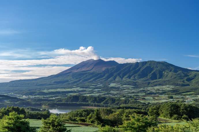 浅間山と夏の嬬恋村