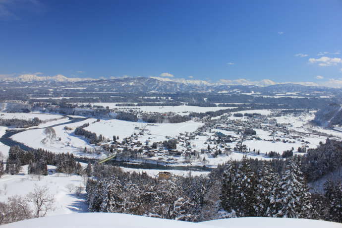 雪景色の津南町全景