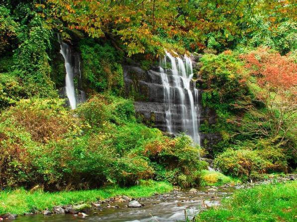 夏狩湧水群にある「太郎・次郎滝」