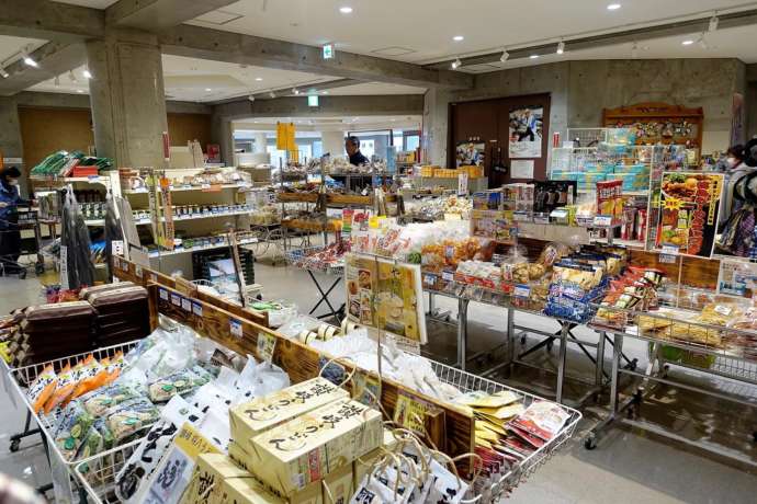 貞光ゆうゆう館のお土産売り場