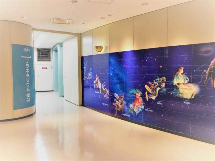 埼玉県さいたま市にある「さいたま市宇宙劇場」の入口にある展示物