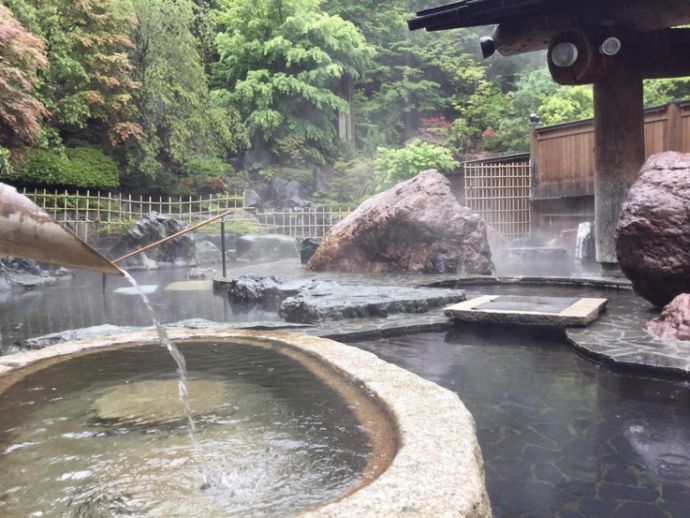 「地蔵温泉十福の湯」の内観